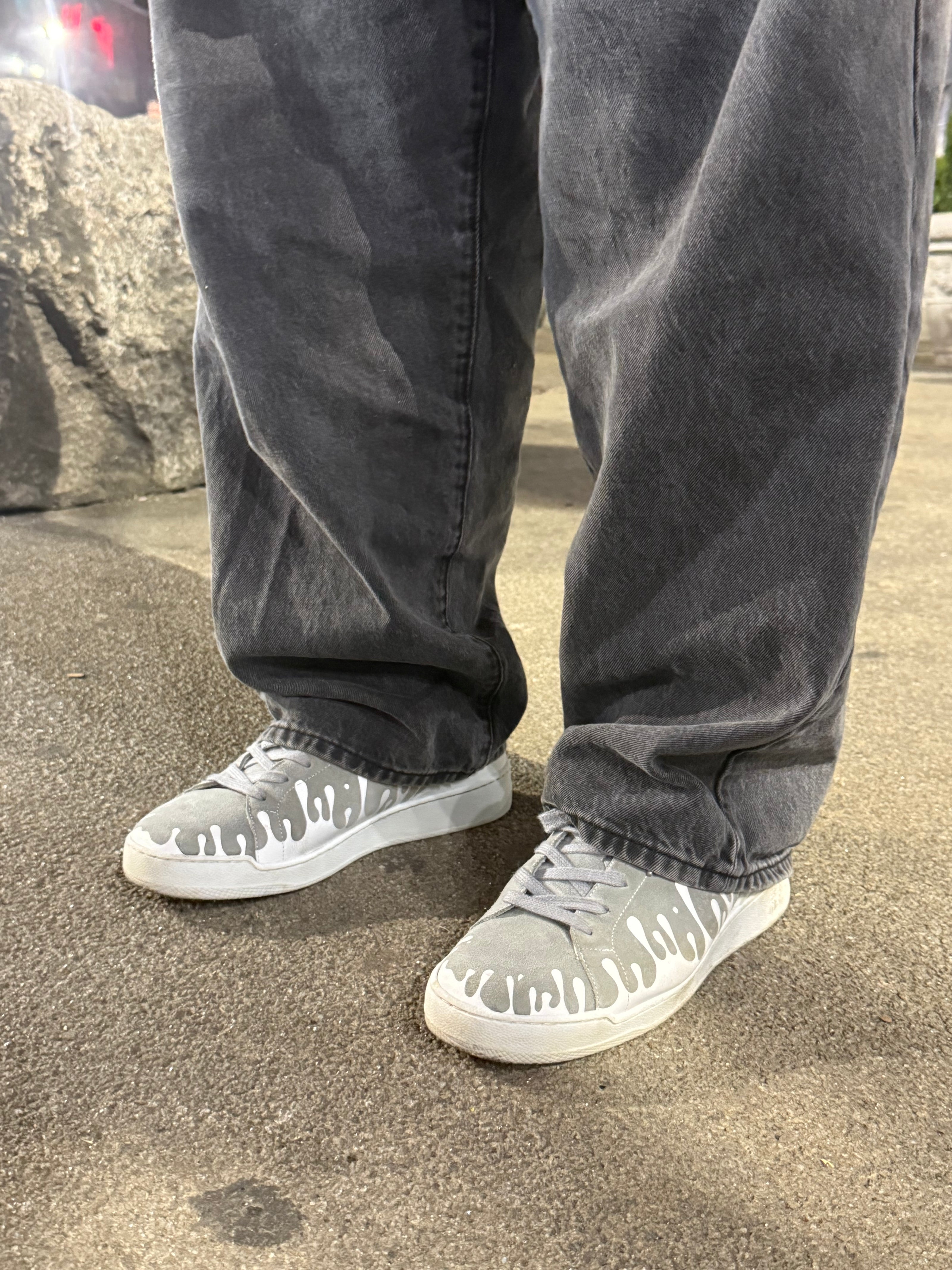 33MB Splash dark grey suede sneakers styled with charcoal jeans, highlighting the tactile texture and sleek urban silhouette.