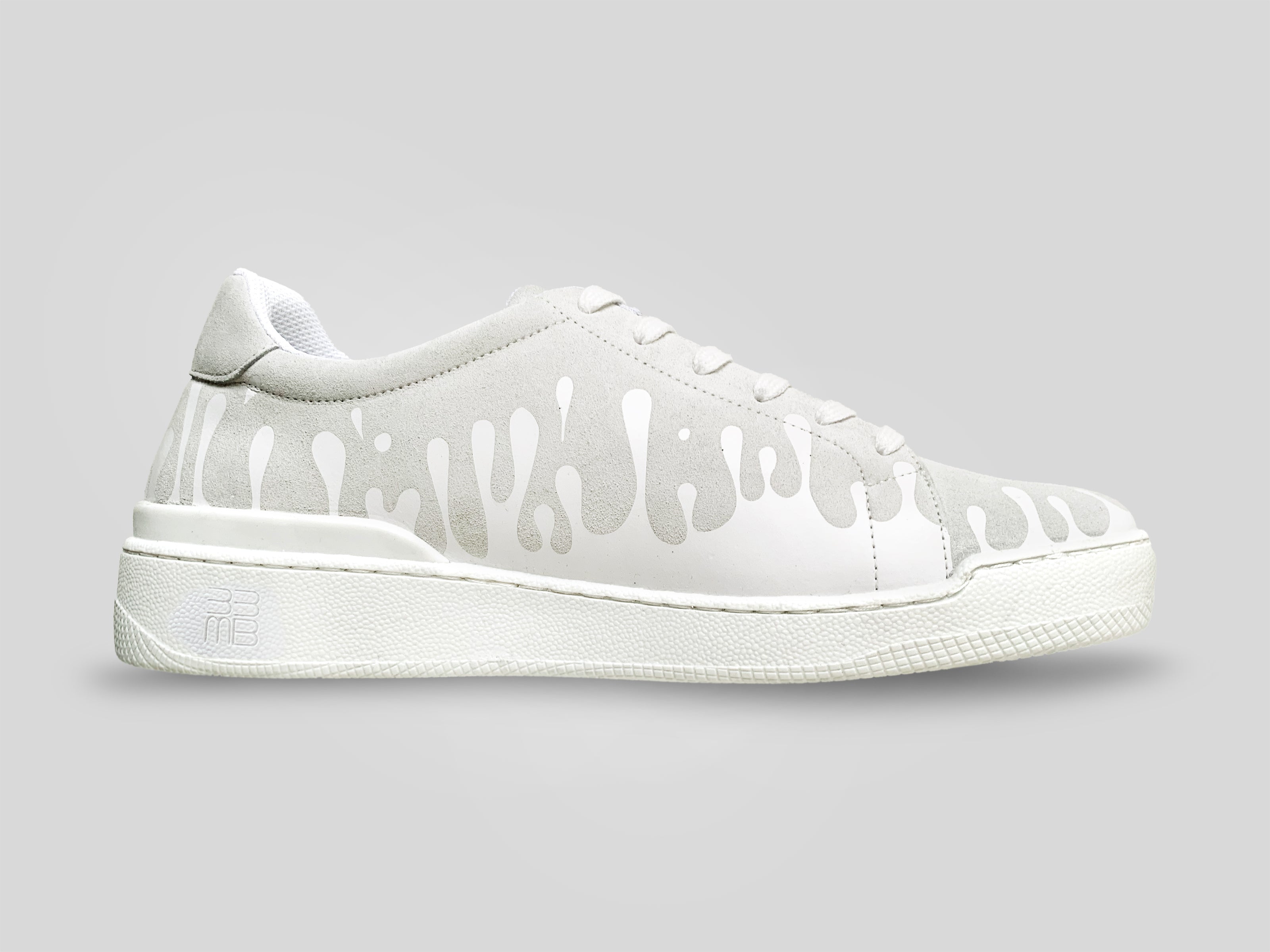 Side profile of 33MB Nuage low-top sneakers in light grey Italian suede, showcasing the white Zero Gravity paint drops traveling upward from the sole.
